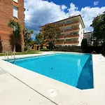 Con Piscina En La Playa De Fenals Апартаменты