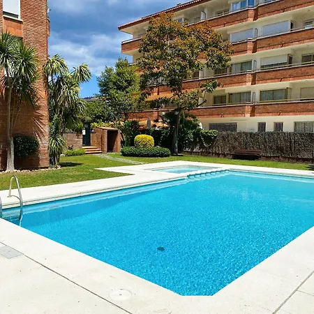 Con Piscina En La Playa De Fenals Apartment Lloret de Mar