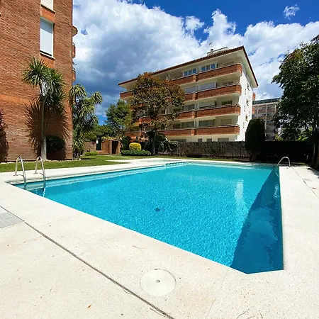 Con Piscina En La Playa De Fenals Apartment