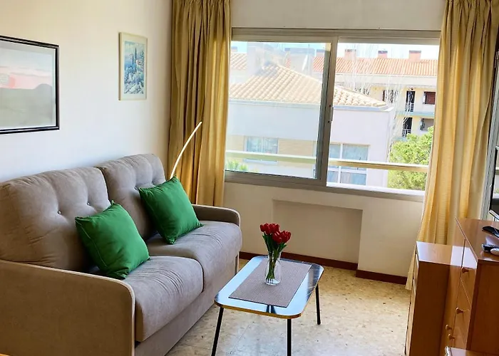 Con Piscina En La Playa De Fenals Апартаменты