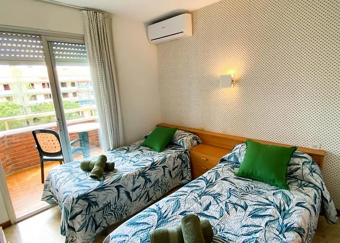 Con Piscina En La Playa De Fenals Апартаменты *